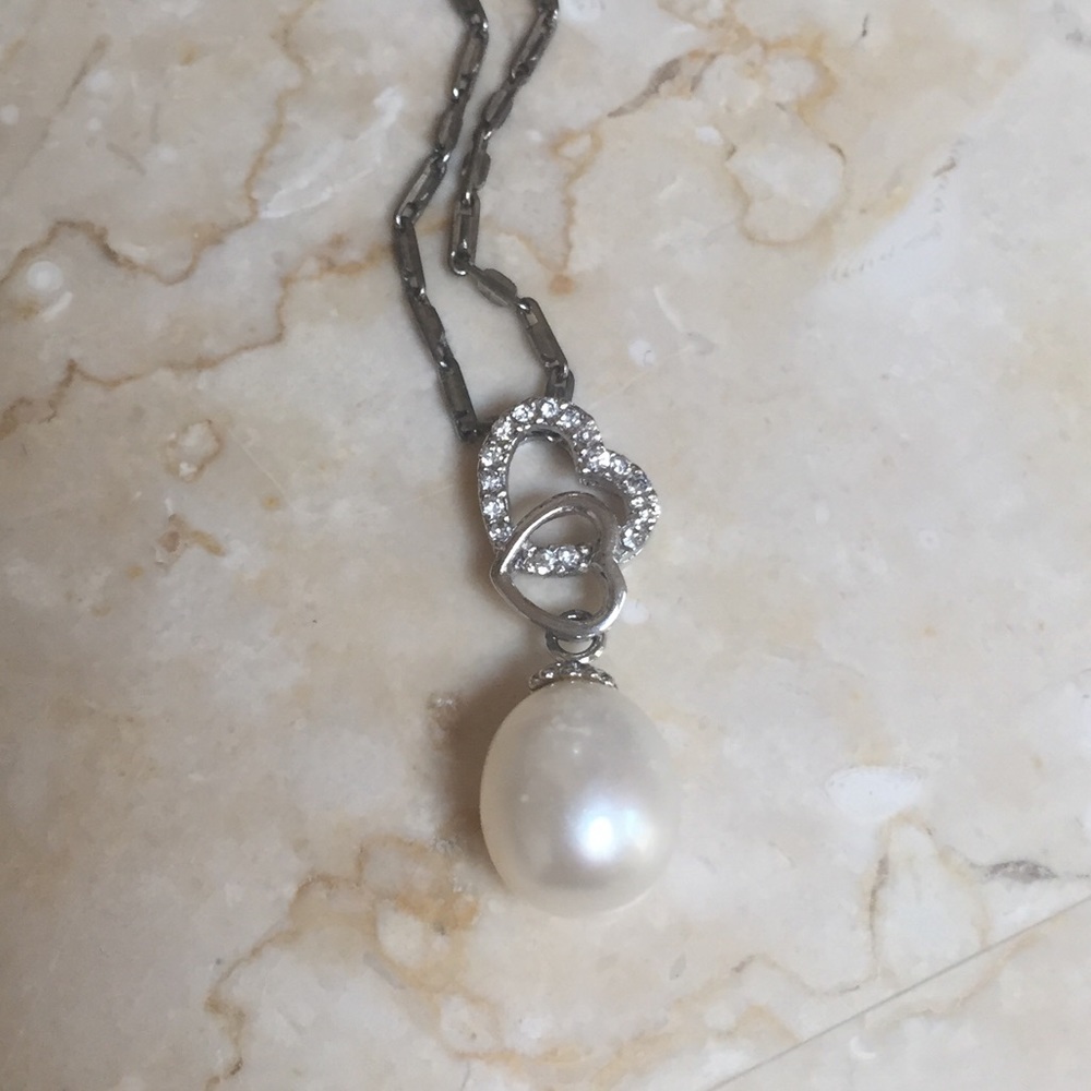 Beautiful delicate pearl necklace